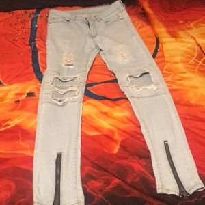 Skinny blue jeans with ripples and zipper